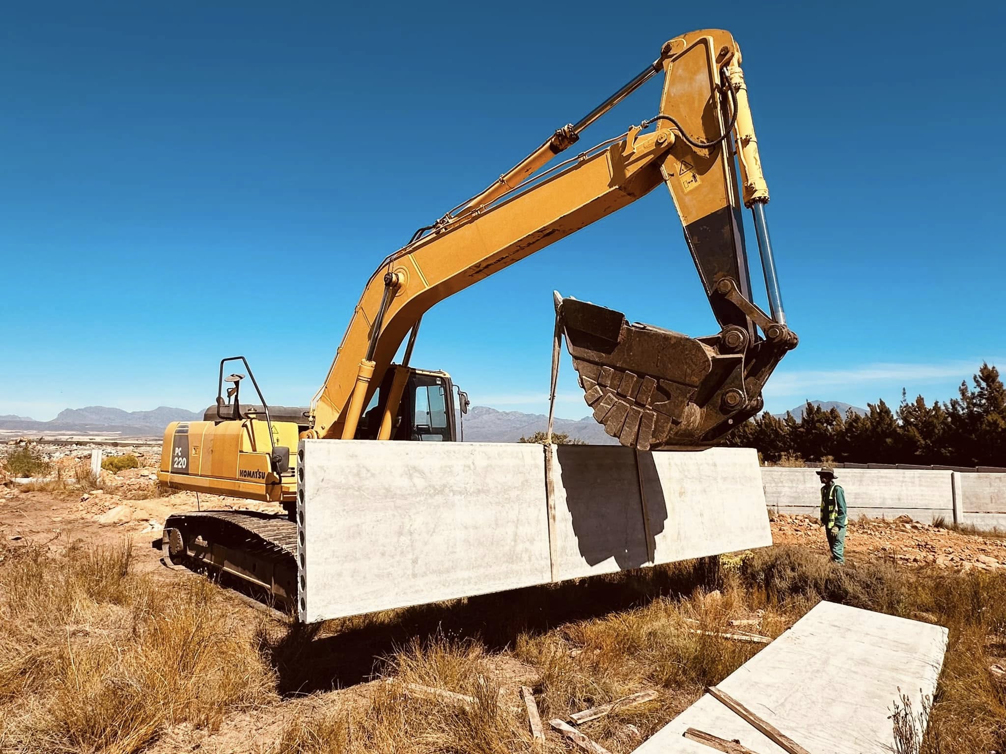 Lefamo Excavator Heavy Plant Hire